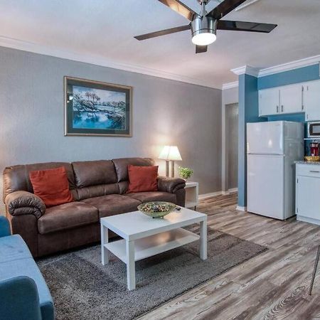 Sunset Beach Suites Of Madeira Beach! Pet Friendly Summer Getaway! Steps To Beach! - Suite 10 Сент-Піт-Біч Екстер'єр фото