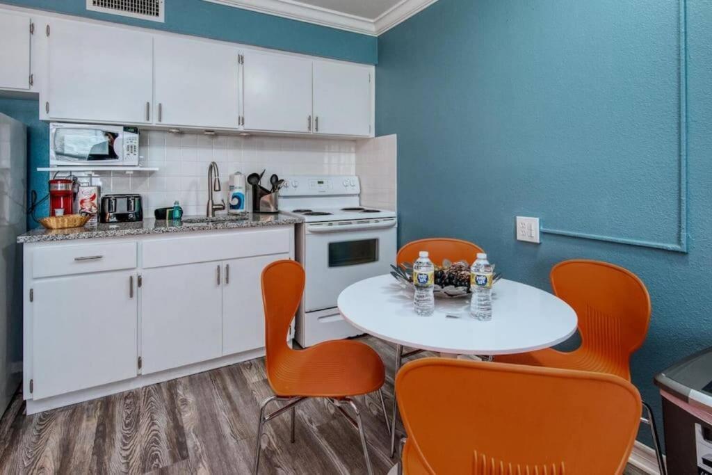 Sunset Beach Suites Of Madeira Beach! Pet Friendly Summer Getaway! Steps To Beach! - Suite 10 Сент-Піт-Біч Екстер'єр фото